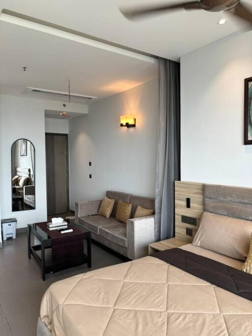 Countryside Luxury Suites - Supernova Noida Nova Deli Exterior foto